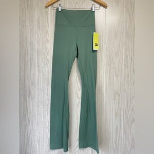 All In Motion Every Day Soft Ultra High-Rise Boot Cut Green Leggings Size XS NWT